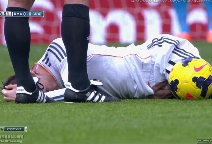 Video bóng đá: Bale quằn quại vì bị đá trúng hạ bộ